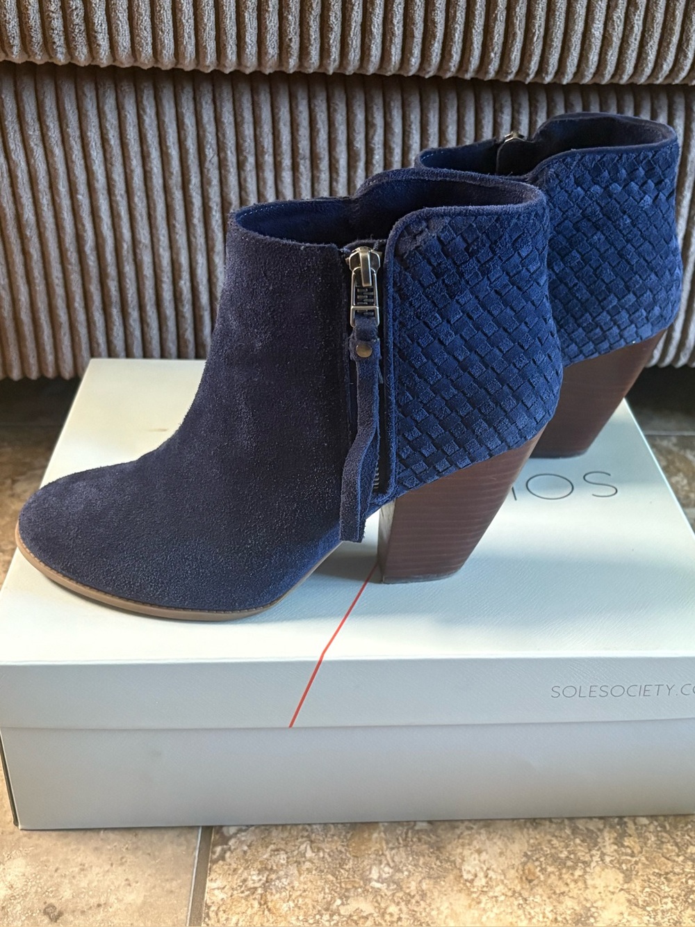 Sole Society “So-Zada” Ankle Bootie Chunky Stacked Heel- New Navy- size 7
